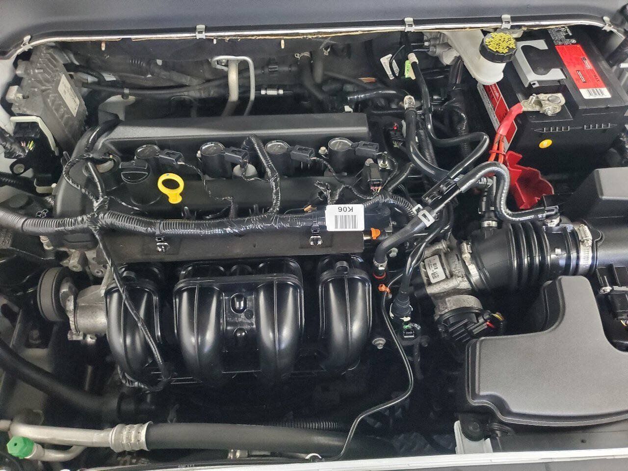 Used 2017 Ford Fusion SE FWD image 4