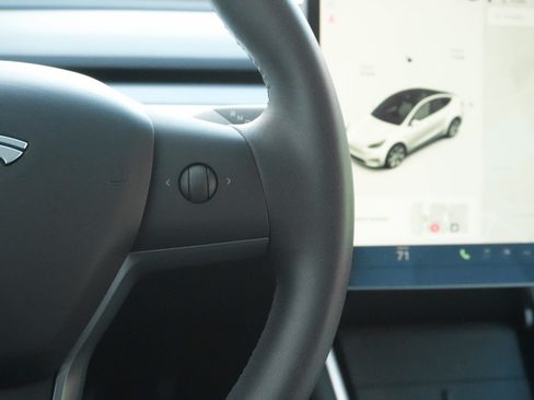 Used 2020 Tesla Model Y Long Range AWD/4WD image 19