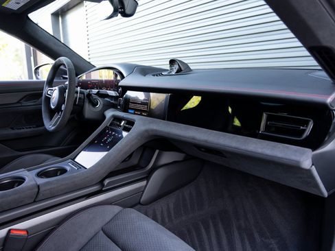 Used 2025 Porsche Taycan GTS image 34