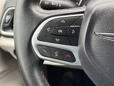 Used 2017 Chrysler Pacifica Touring-L image 24