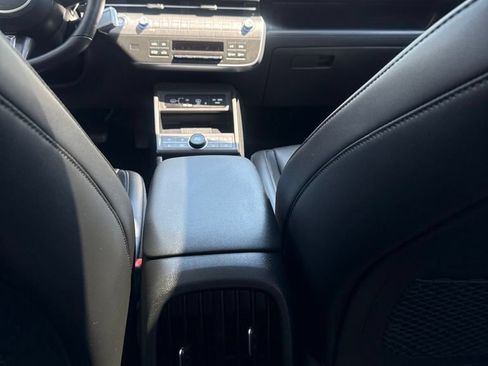 Certified 2024 Hyundai Kona Limited FWD image 28