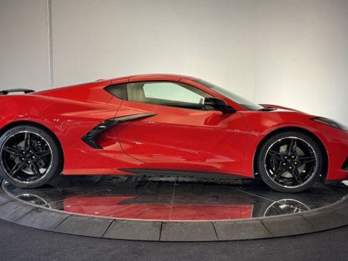 Used 2024 Chevrolet Corvette Stingray Premium Cpe w/ Z51 Performance Package RWD image 31