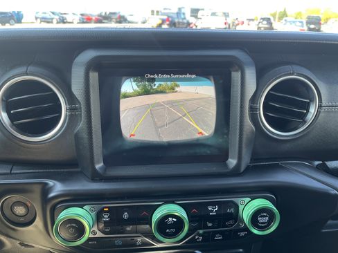 Used 2022 Jeep Wrangler Unlimited Sahara w/ Cold Weather Group image 21