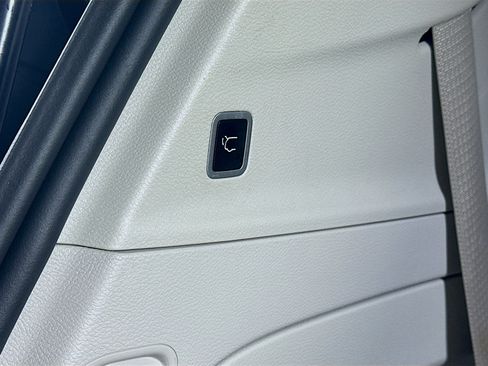 Used 2024 Chrysler Pacifica Touring-L FWD image 29