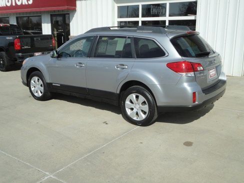 Used 2011 Subaru Outback 2.5i Premium w/ All-Weather Pkg image 11