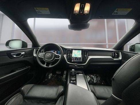 Used 2022 Volvo XC60 T8 R-Design image 19