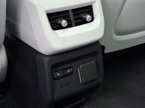 Certified 2025 Cadillac Optiq Luxury 2 AWD/4WD image 9