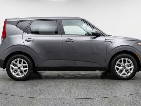 Used 2025 Kia Soul LX w/ LX Technology Package FWD image 11