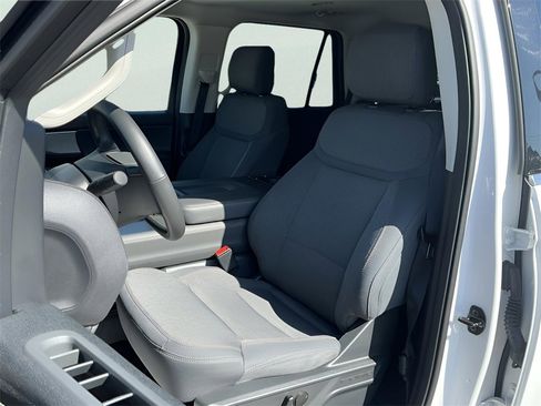 Certified 2025 Ford Expedition Active image 30