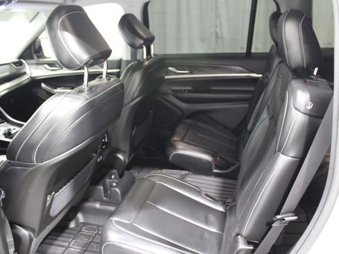 Used 2024 Jeep Grand Cherokee L Limited w/ Black Appearance Package image 24