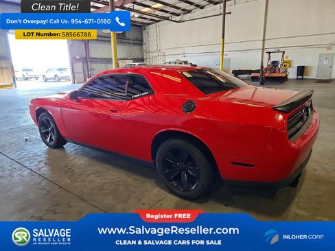 Used 2018 Dodge Challenger SXT RWD image 3