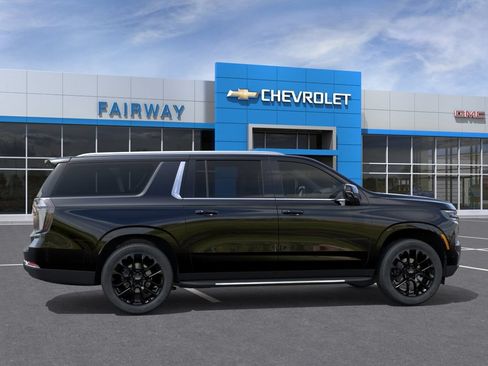 New 2026 Chevrolet Suburban LT AWD/4WD image 6