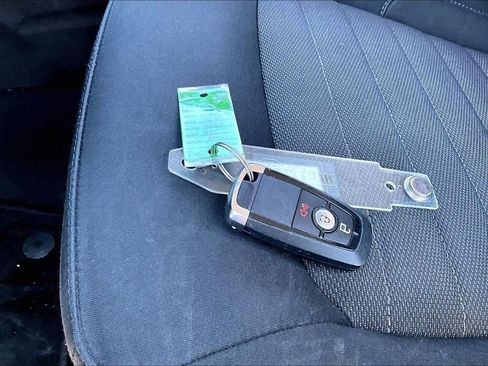 Used 2022 Ford Edge SE w/ Black Appearance Package image 11