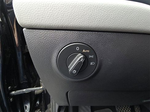 Used 2023 Volkswagen Taos SE image 20