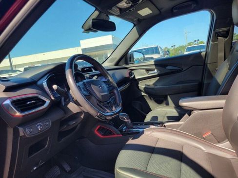 Used 2023 Chevrolet TrailBlazer RS w/ Sun and Liftgate Package FWD image 10
