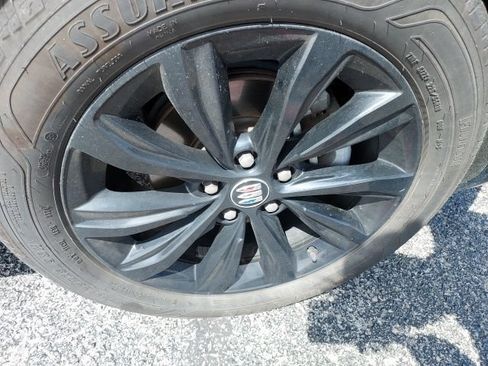 Used 2024 Buick Envista Sport Touring w/ Convenience I Package FWD image 3