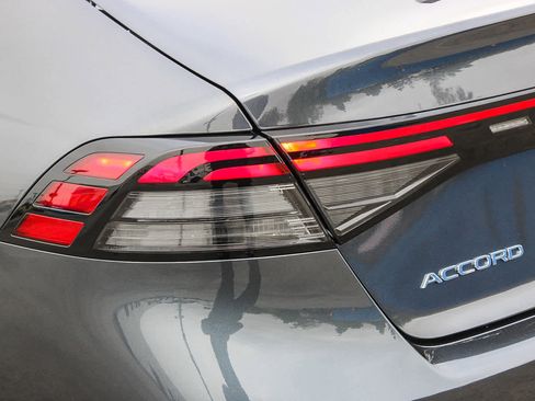Used 2025 Honda Accord SE image 9