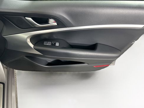 Used 2025 Genesis G70 2.5T image 30