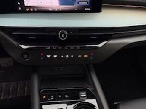 Used 2025 Nissan Murano SL image 9