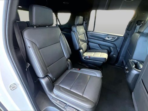 Used 2024 Chevrolet Suburban Z71 w/ Z71 Off-Road Package AWD/4WD image 20