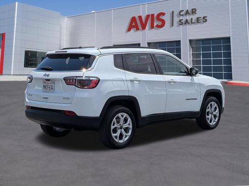 Used 2025 Jeep Compass Latitude w/ Sun & Sound Group AWD/4WD image 6