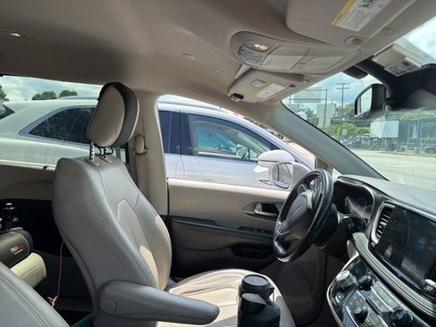 Used 2021 Chrysler Pacifica Touring-L FWD image 11
