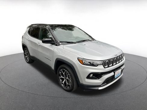 Used 2025 Jeep Compass Limited image 1