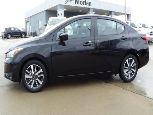 Used 2025 Nissan Versa SV FWD image 1