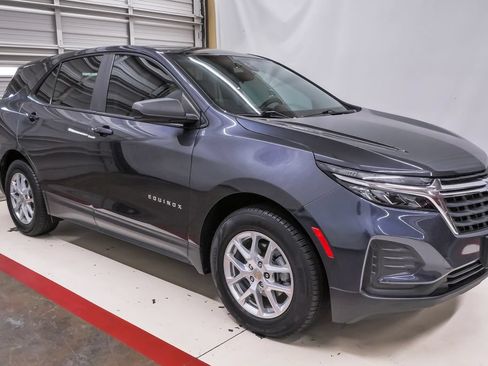 Used 2022 Chevrolet Equinox LS w/ LS Convenience Package FWD image 5