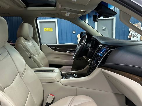 Used 2019 Cadillac Escalade Premium Luxury image 12