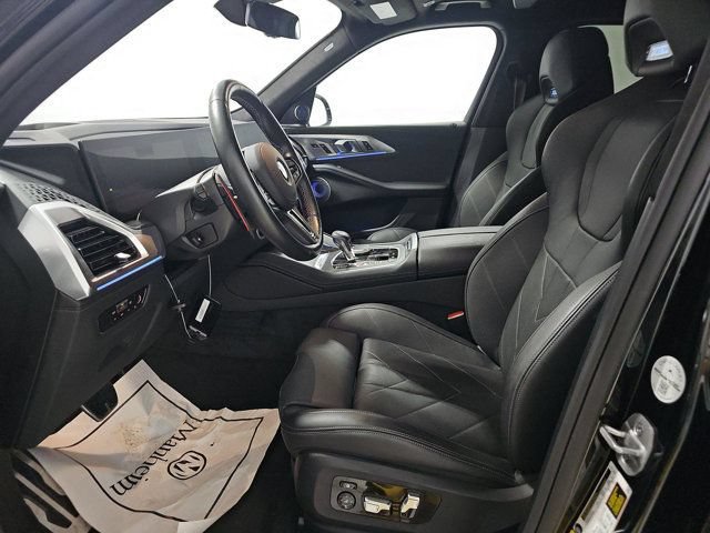 Used 2024 BMW iX xDrive50 AWD/4WD image 3
