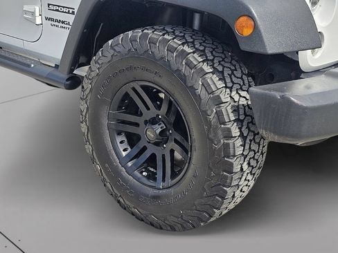 Used 2015 Jeep Wrangler Unlimited Sport w/ Quick Order Package 24S AWD/4WD image 9