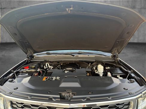 Used 2019 Chevrolet Suburban LT RWD image 11