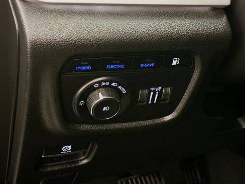 Used 2023 Jeep Grand Cherokee 4WD 4xe image 17