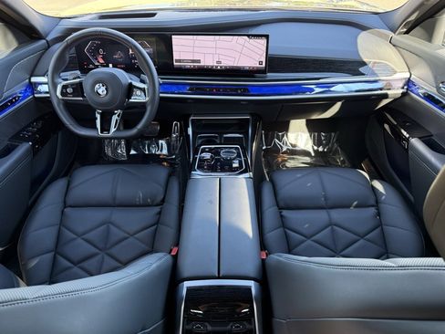 Used 2025 BMW 740i w/ Premium Package image 31