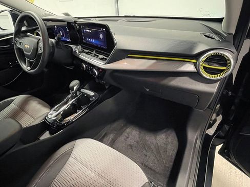 Used 2024 Chevrolet Trax LT image 25