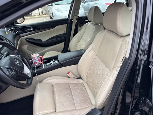 Used 2017 Nissan Maxima Platinum image 9