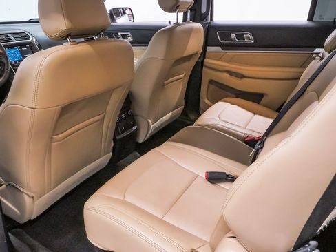 Used 2017 Ford Explorer Limited image 10