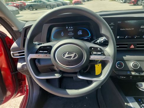 New 2025 Hyundai Elantra SE image 24