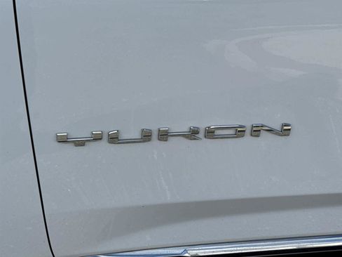 Used 2021 GMC Yukon XL SLT w/ SLT Premium Package image 10