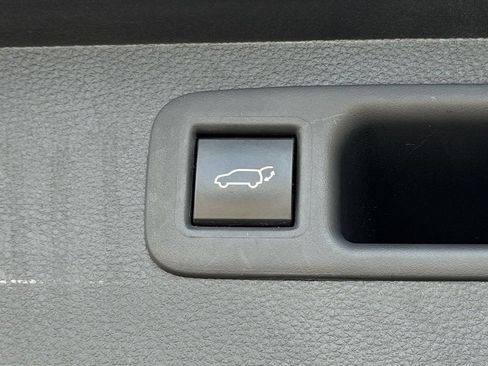 Used 2023 Toyota Highlander LE FWD image 30