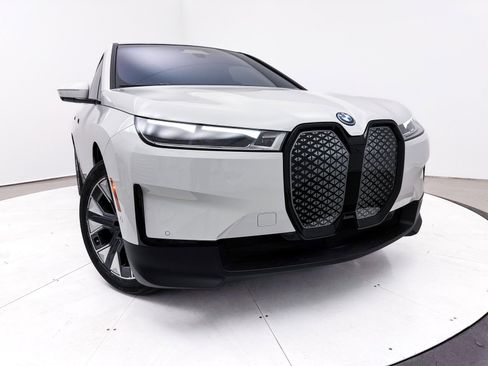 Used 2024 BMW iX xDrive50 w/ Premium Package AWD/4WD image 7