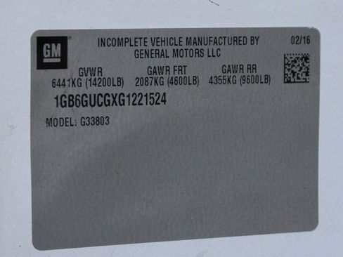 Used 2016 Chevrolet Express 4500 w/ Chrome Appearance Package image 38