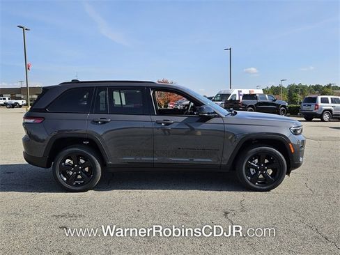 New 2025 Jeep Grand Cherokee Altitude image 14