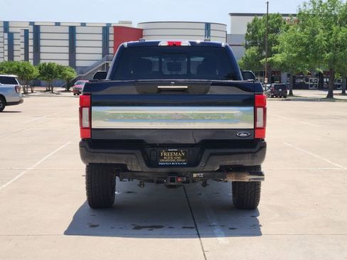 Used 2022 Ford F250 Platinum w/ FX4 Off-Road Package AWD/4WD image 6