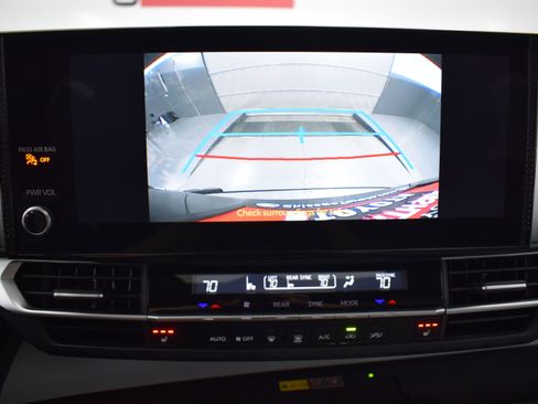 Used 2025 Toyota Sienna XLE w/ XLE Plus Package AWD/4WD image 18