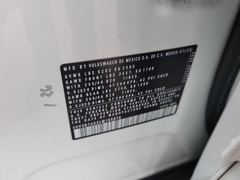 Used 2020 Volkswagen Tiguan SE R-Line image 33