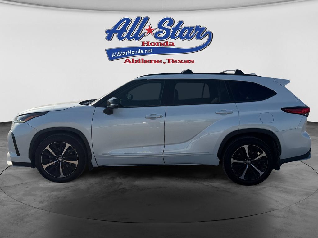 Used 2022 Toyota Highlander XSE FWD image 8