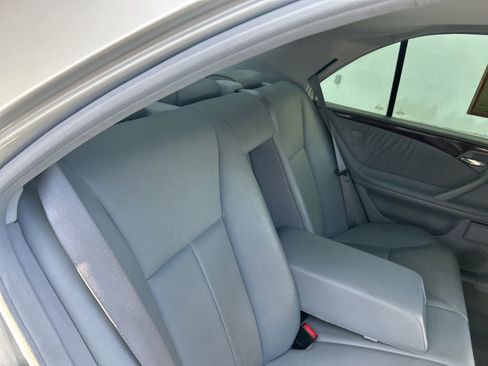 Used 2000 Mercedes-Benz E 320 Sedan image 25