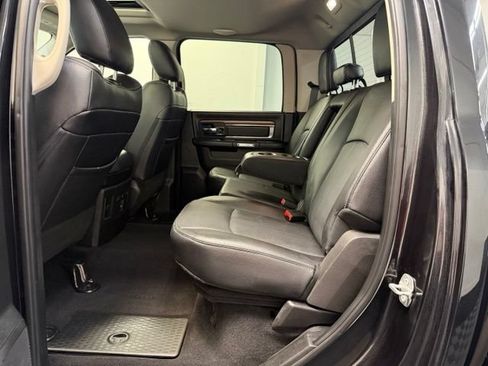 Used 2018 RAM 1500 Laramie w/ Convenience Group AWD/4WD image 30